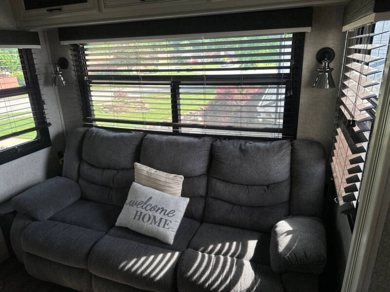 2023 Jayco pinnacle 36 FBTS