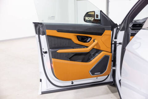 2025 Lamborghini Urus SE