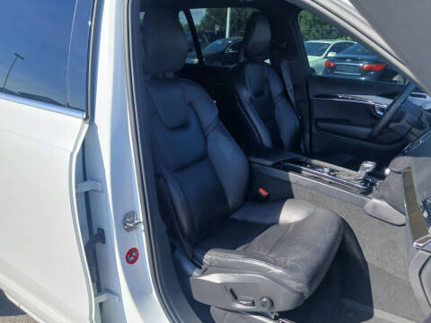 2018 Volvo XC90 T6 Momentum