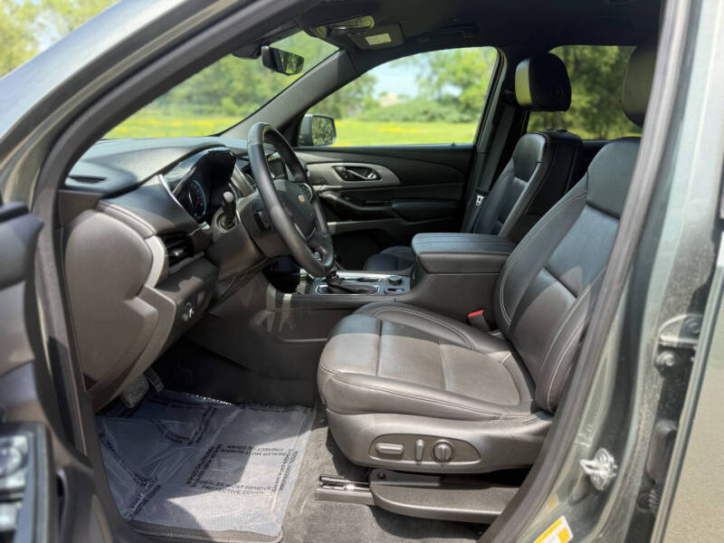 2023 Chevrolet Traverse LT Leather