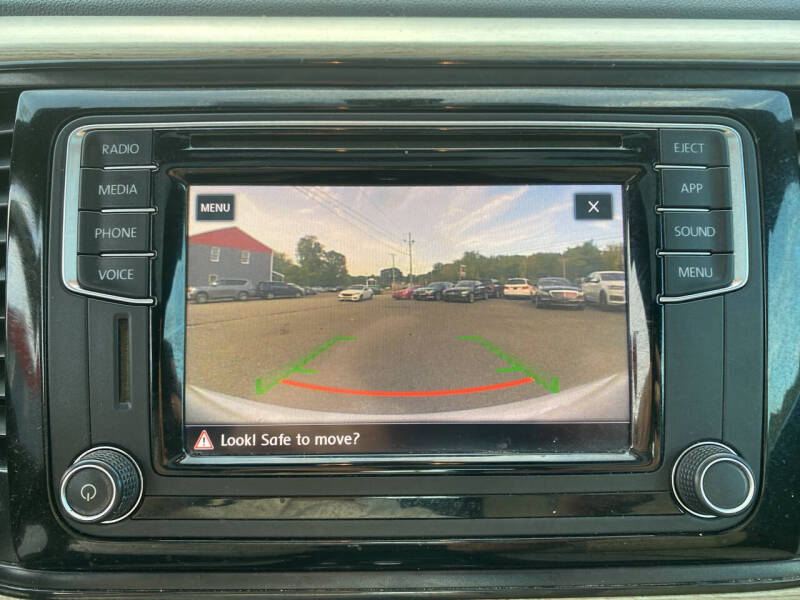 2018 Volkswagen Beetle 2.0T Coast