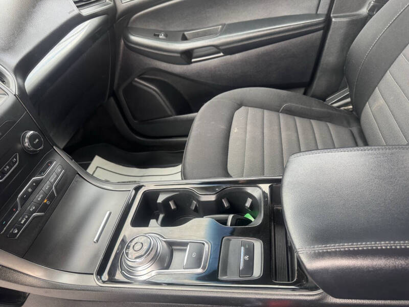 2020 Ford Edge SE