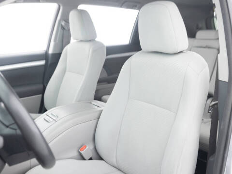 2016 Toyota Highlander LE