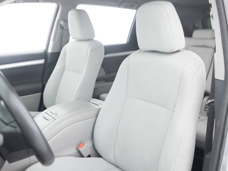 2016 Toyota Highlander LE