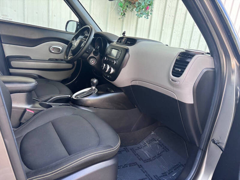 2016 Kia Soul +
