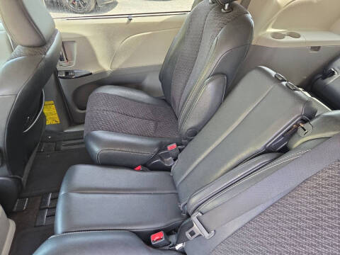 2011 Toyota Sienna SE 8-Passenger