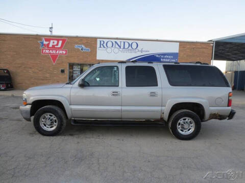 2004 Chevrolet Suburban for sale at Rondo Truck & Trailer in Sycamore IL