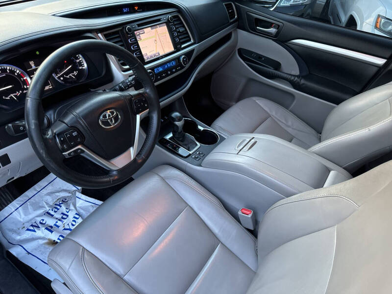 2015 Toyota Highlander XLE photo 31