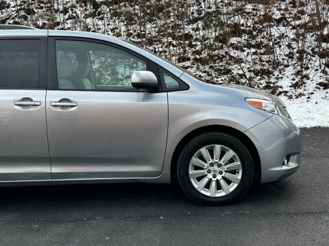 2015 Toyota Sienna LE 7-Passenger