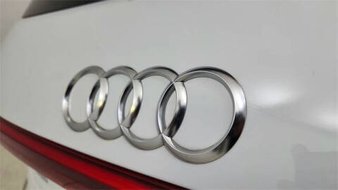 2022 Audi e-tron quattro Premium