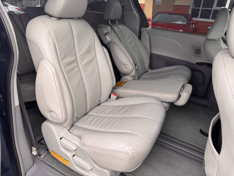 2011 Toyota Sienna XLE 8-Passenger