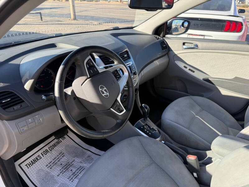 2013 Hyundai Accent SE