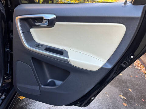 2016 Volvo XC60 T6 Drive-E