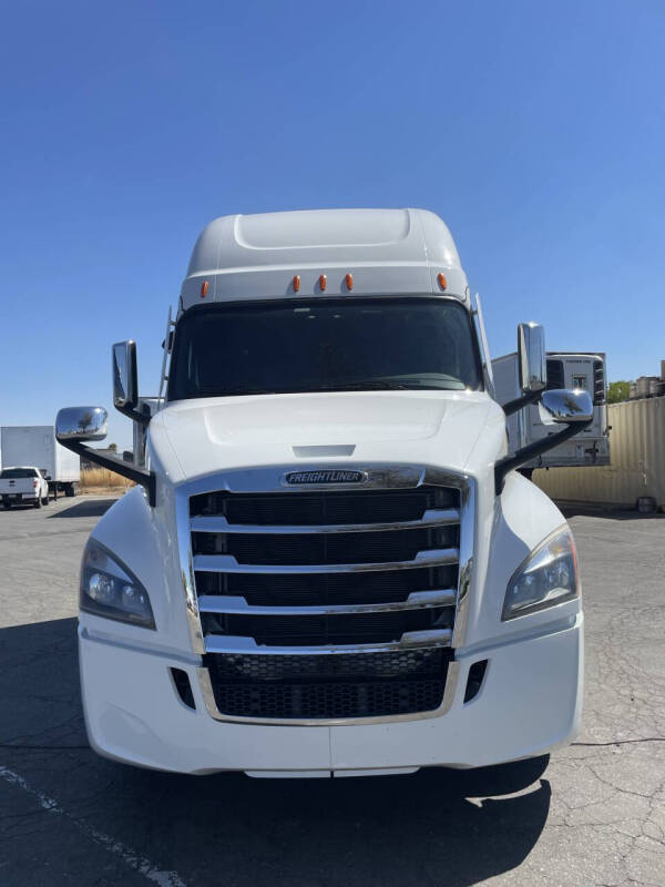 2022 Freightliner Cascadia