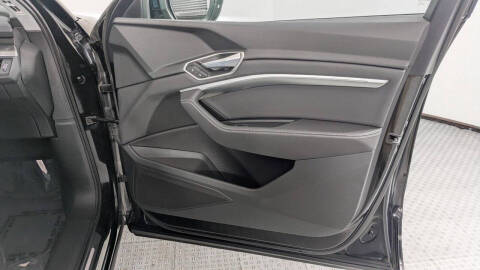 2021 Audi e-tron quattro Premium