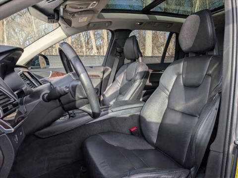 2016 Volvo XC90 T6 Momentum