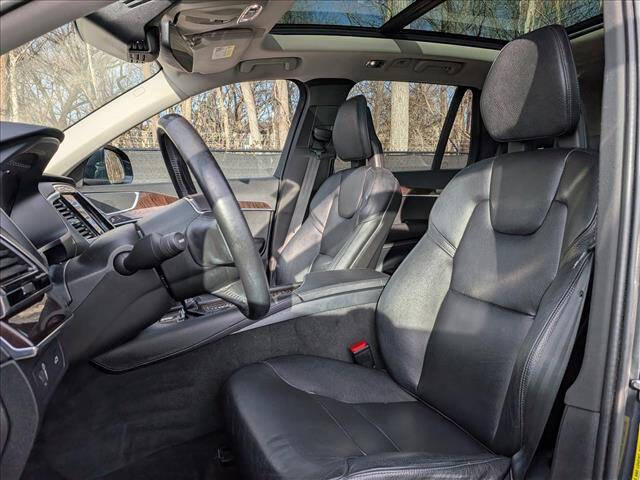 2016 Volvo XC90 T6 Momentum