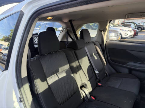 2017 Mitsubishi Outlander ES