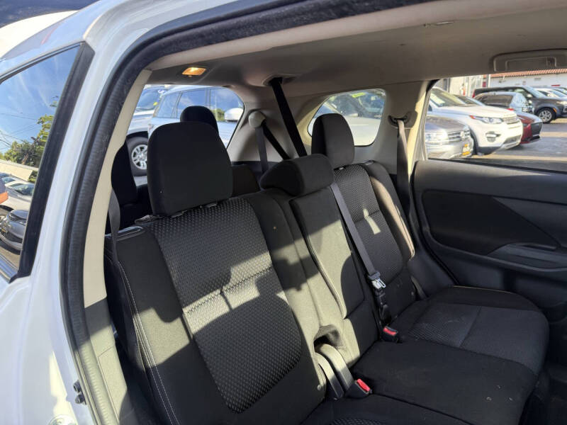 2017 Mitsubishi Outlander ES