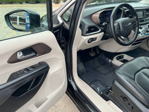 2017 Chrysler Pacifica Touring-L