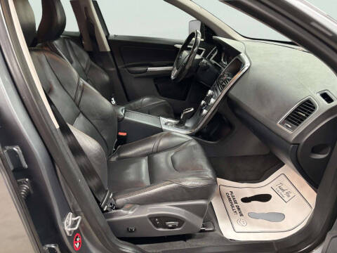 2017 Volvo XC60 T5 Dynamic