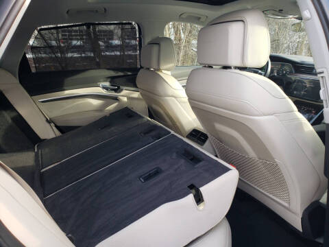 2019 Audi e-tron quattro Prestige