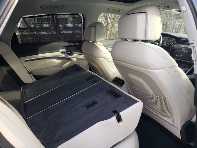 2019 Audi e-tron quattro Prestige