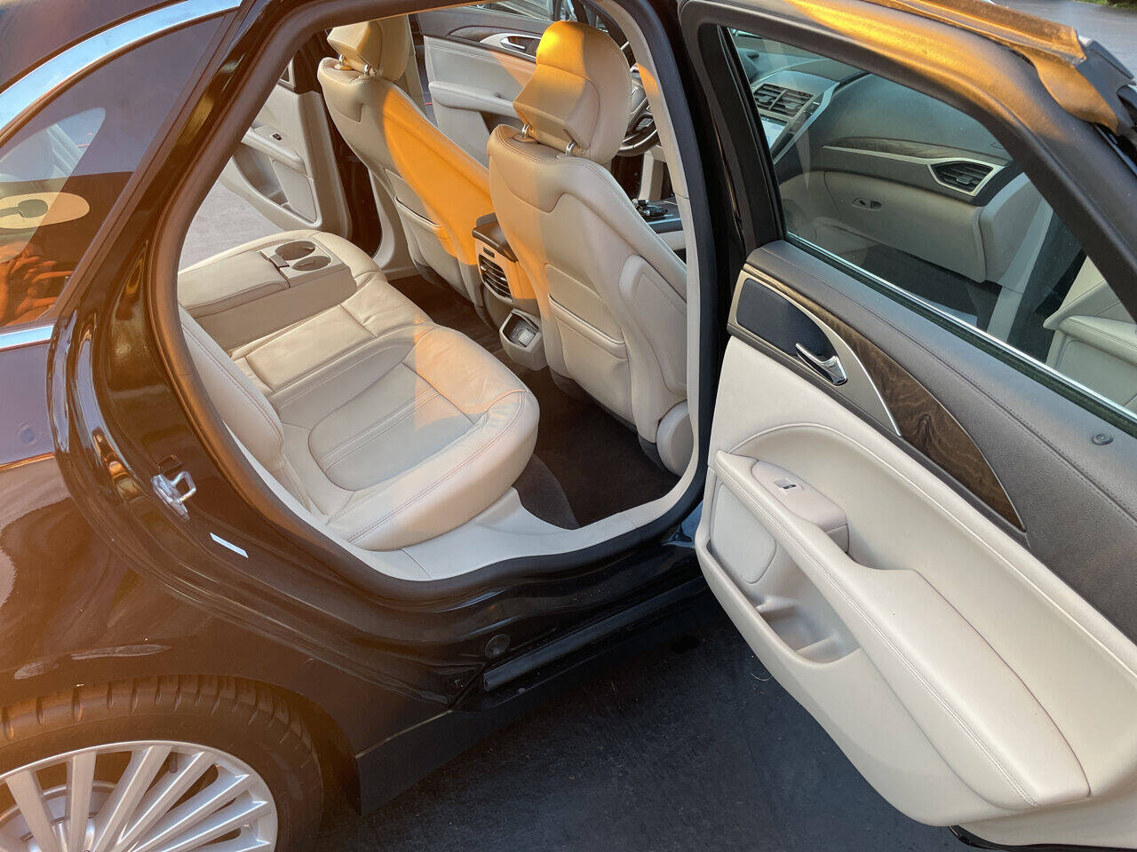 2017 Lincoln MKZ Sedan - $15,900