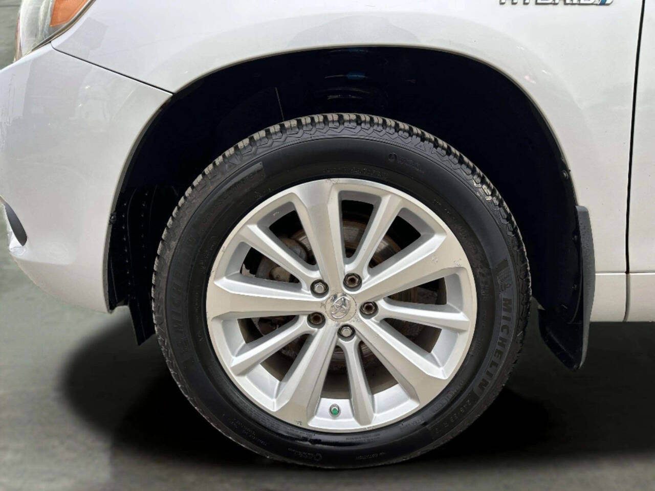 ToyotaHighlander Hybrid24