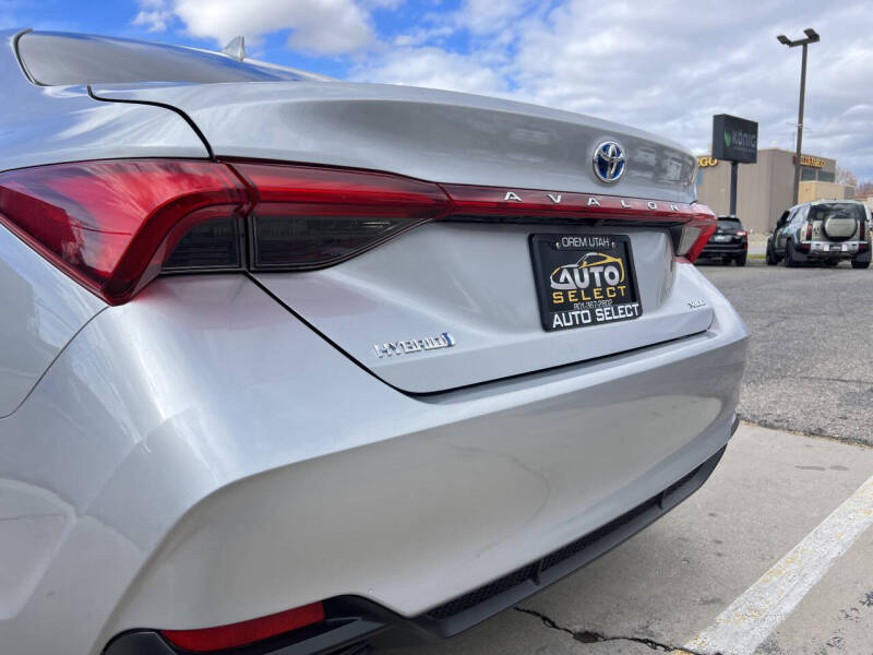 2021 Toyota Avalon Hybrid XLE
