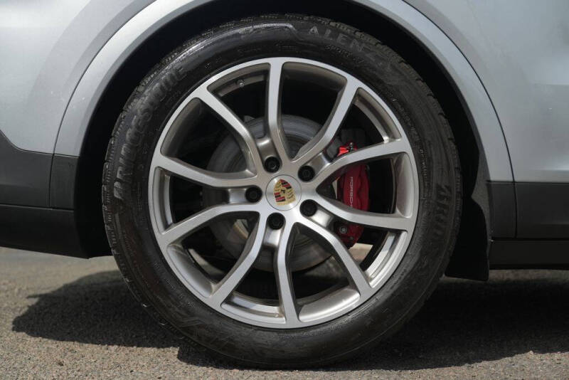 2024 Porsche Cayenne S