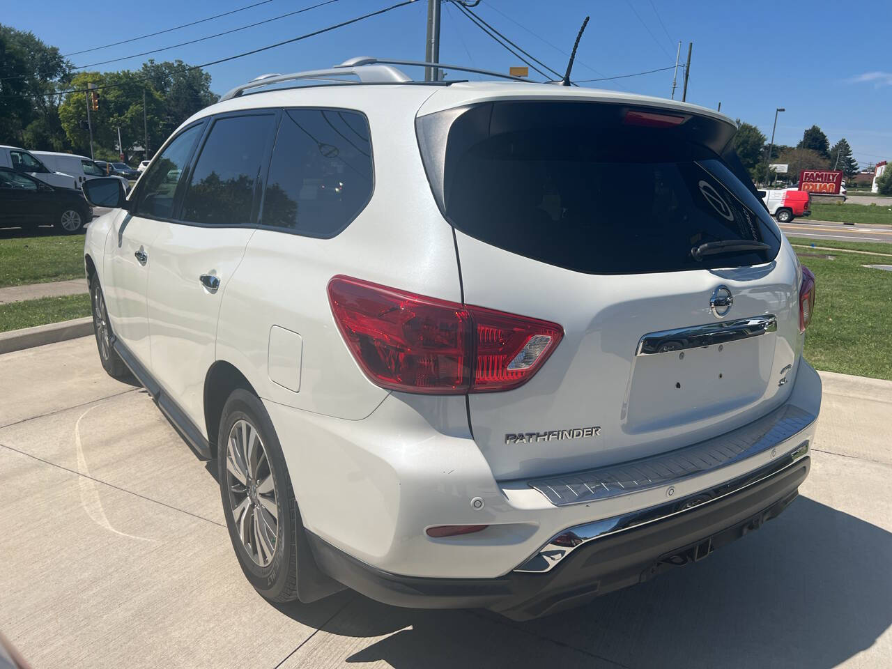 2017 Nissan Pathfinder for sale at ORCHARD LAKE AUTO SALES INC in Farmington Hills, MI