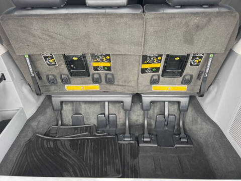 2013 Toyota Sienna SE 8-Passenger