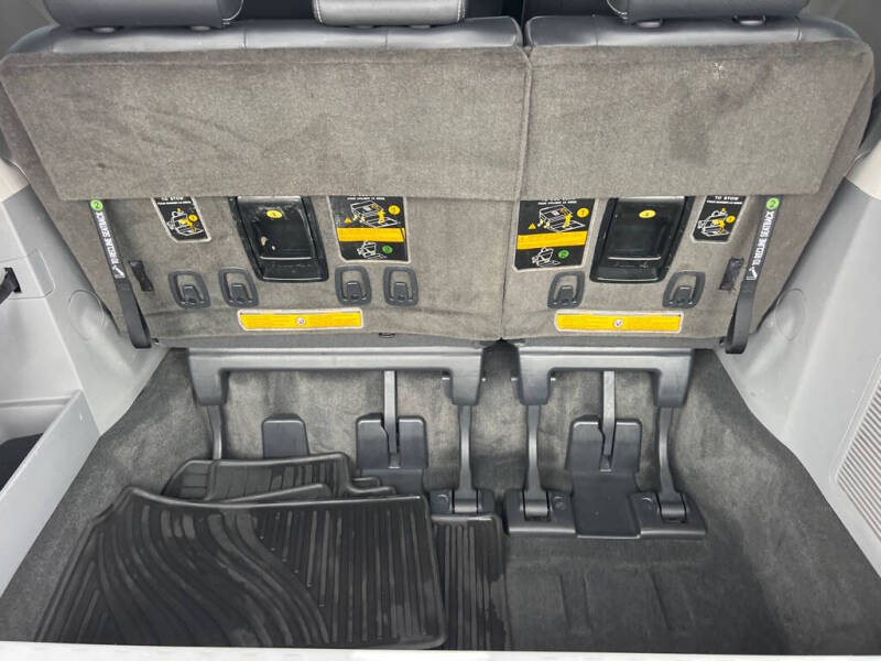 2013 Toyota Sienna SE 8-Passenger