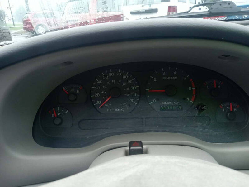 2004 Ford Mustang Deluxe