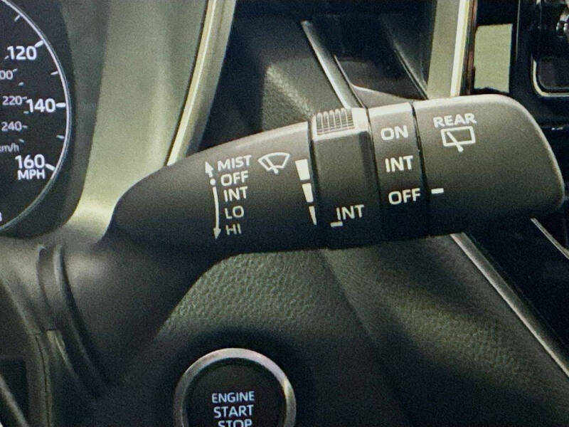 2025 Toyota Corolla Hatchback SE