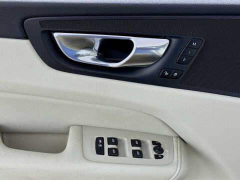 2021 Volvo XC60 T6 Momentum