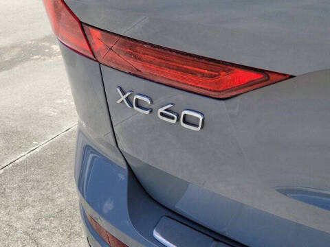 2024 Volvo XC60 B5 Core Dark Theme