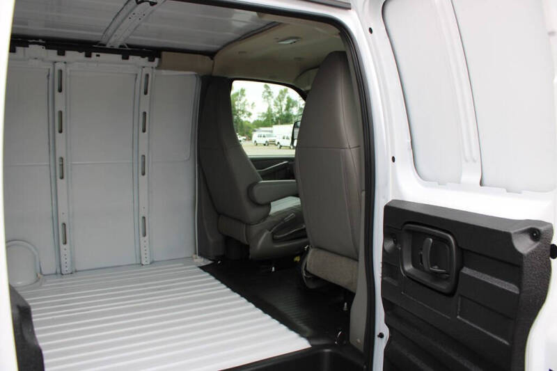 2025 Chevrolet Express 3500