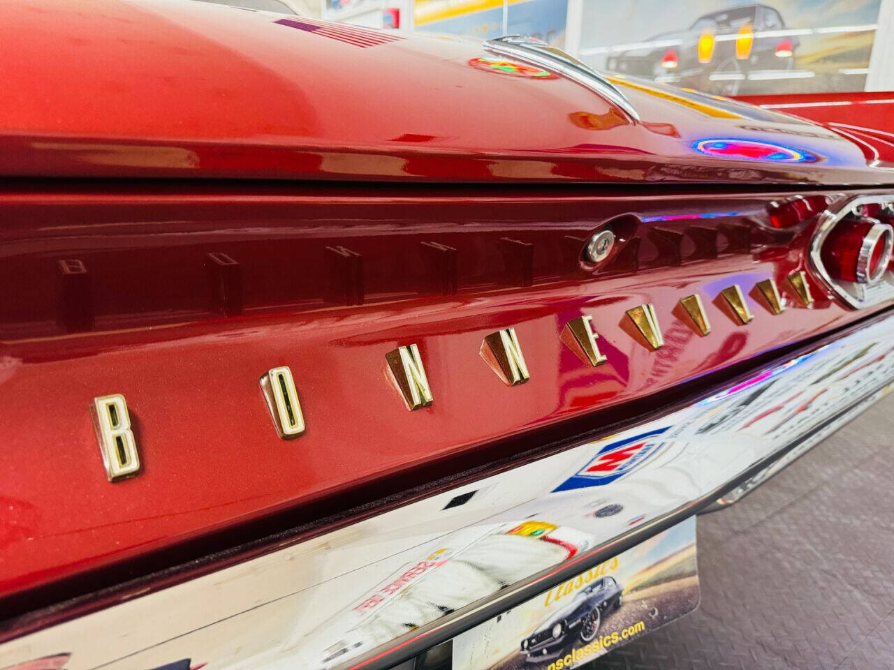 1961 Pontiac Bonneville 16