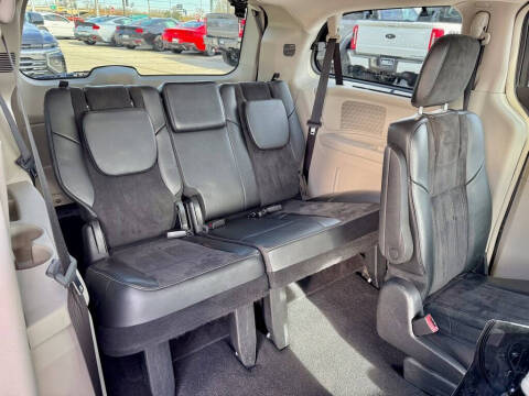 2014 Chrysler Town and Country Touring-L