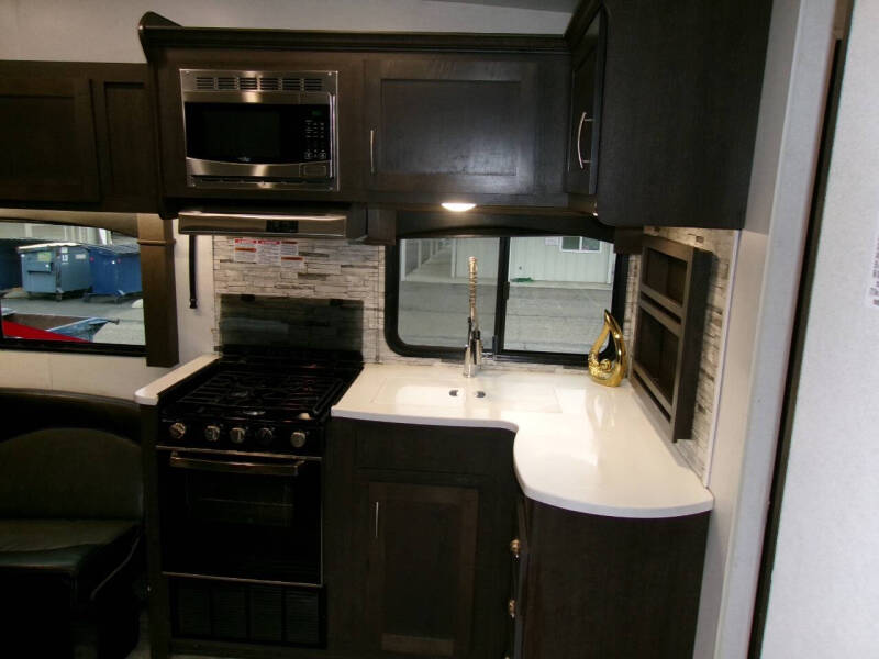 2019 Forest River Shockwave 25rqmx