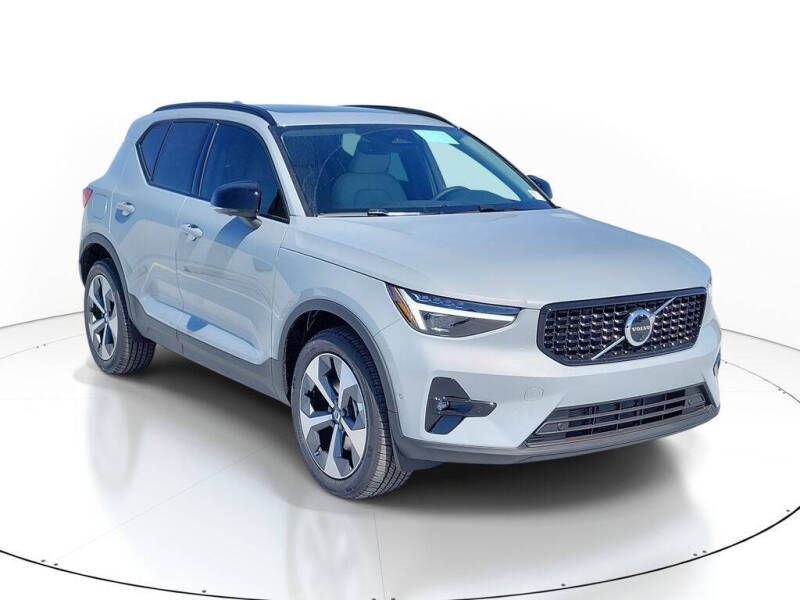 2026 Volvo XC40 B5 Plus