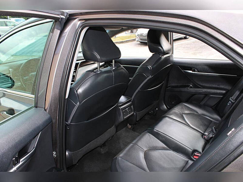 2020 Toyota Camry Hybrid XLE