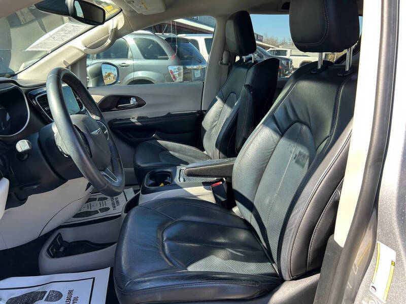 2017 Chrysler Pacifica Touring-L Plus