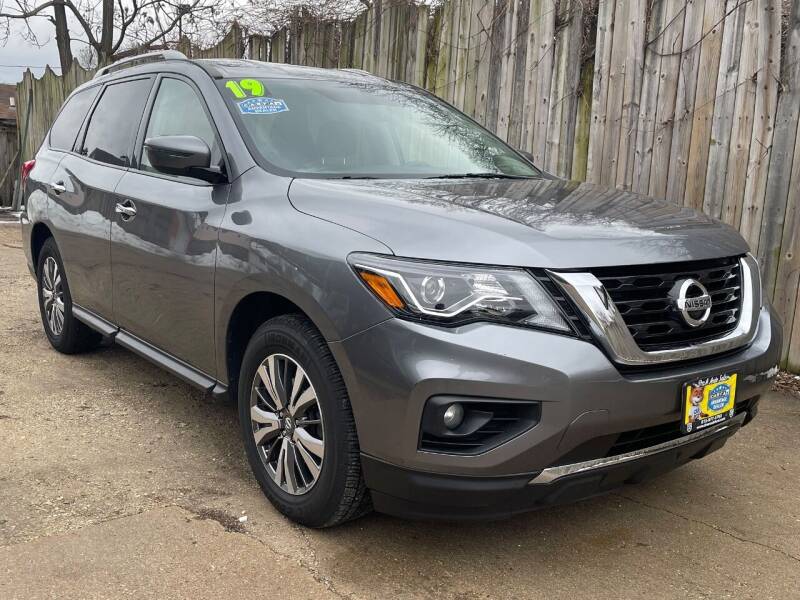 2019 Nissan Pathfinder for sale at DNA Auto Sales in Rockford IL