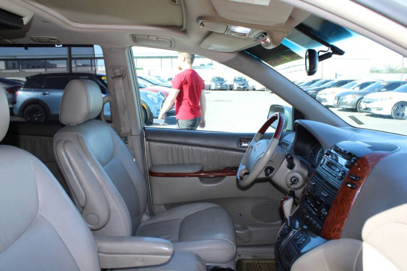 2004 Toyota Sienna XLE Limited 7 Passenger