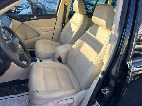 2012 Volkswagen Tiguan LE