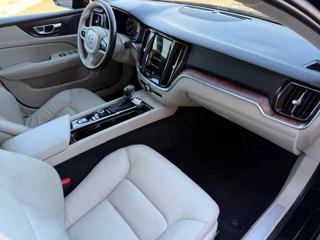 2021 Volvo S60 T5 Momentum