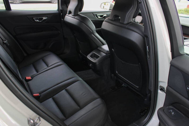 2020 Volvo V60 T5 Momentum